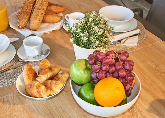 فيلة Caletas Village *